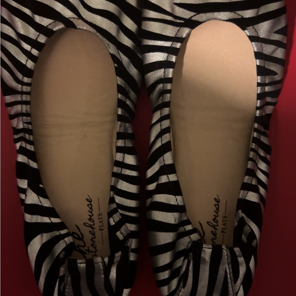 Women’s size 8 The Storehouse Flats Black and Silver zebra print.